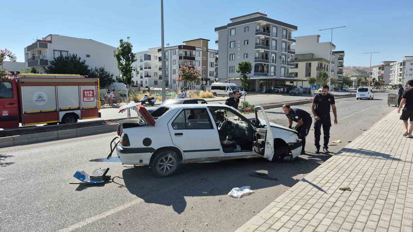 Adıyaman’da kontrolden çıkan otomobil karşı şeride geçti: 1 yaralı