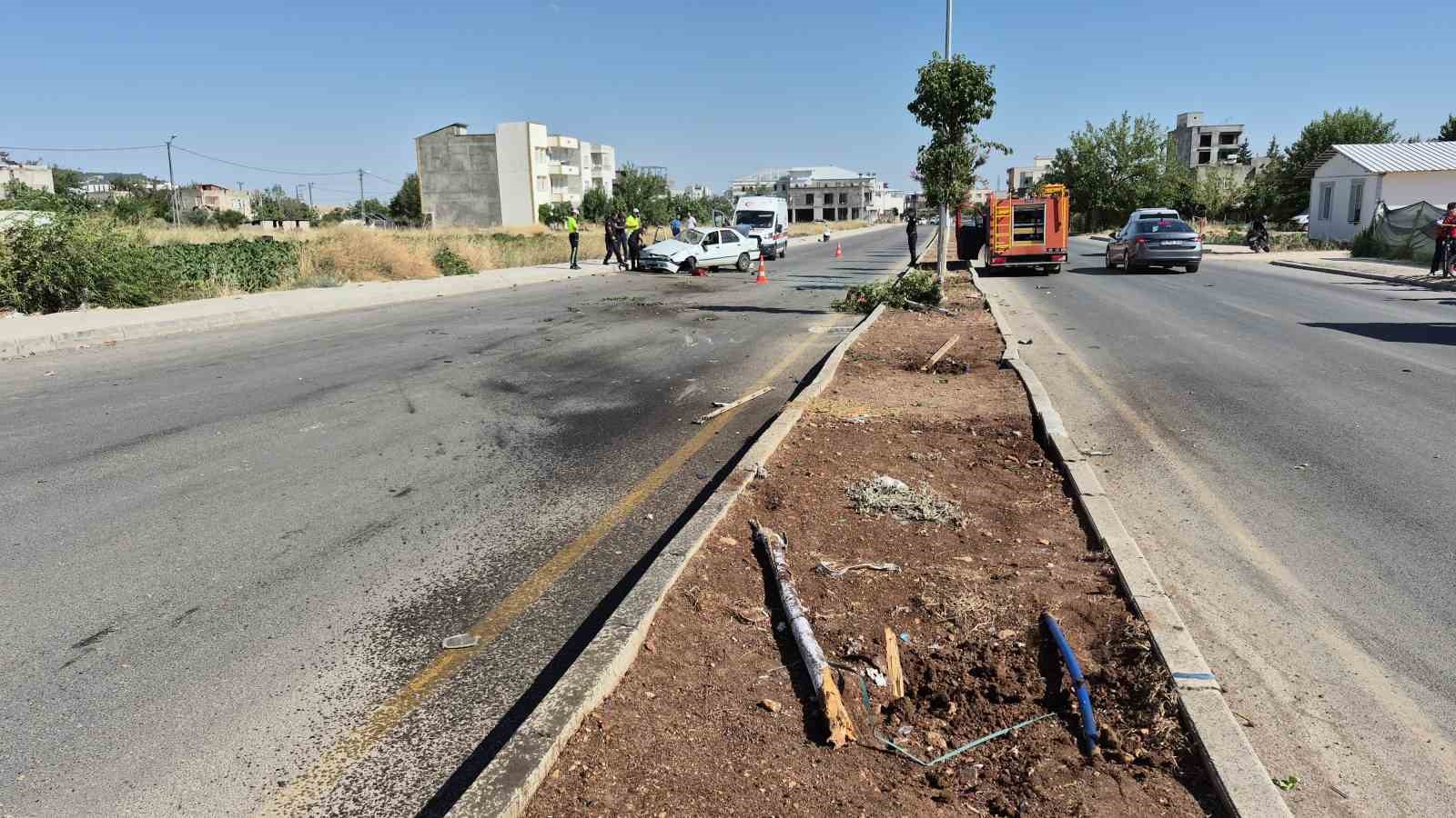 Adıyaman’da kontrolden çıkan otomobil karşı şeride geçti: 1 yaralı