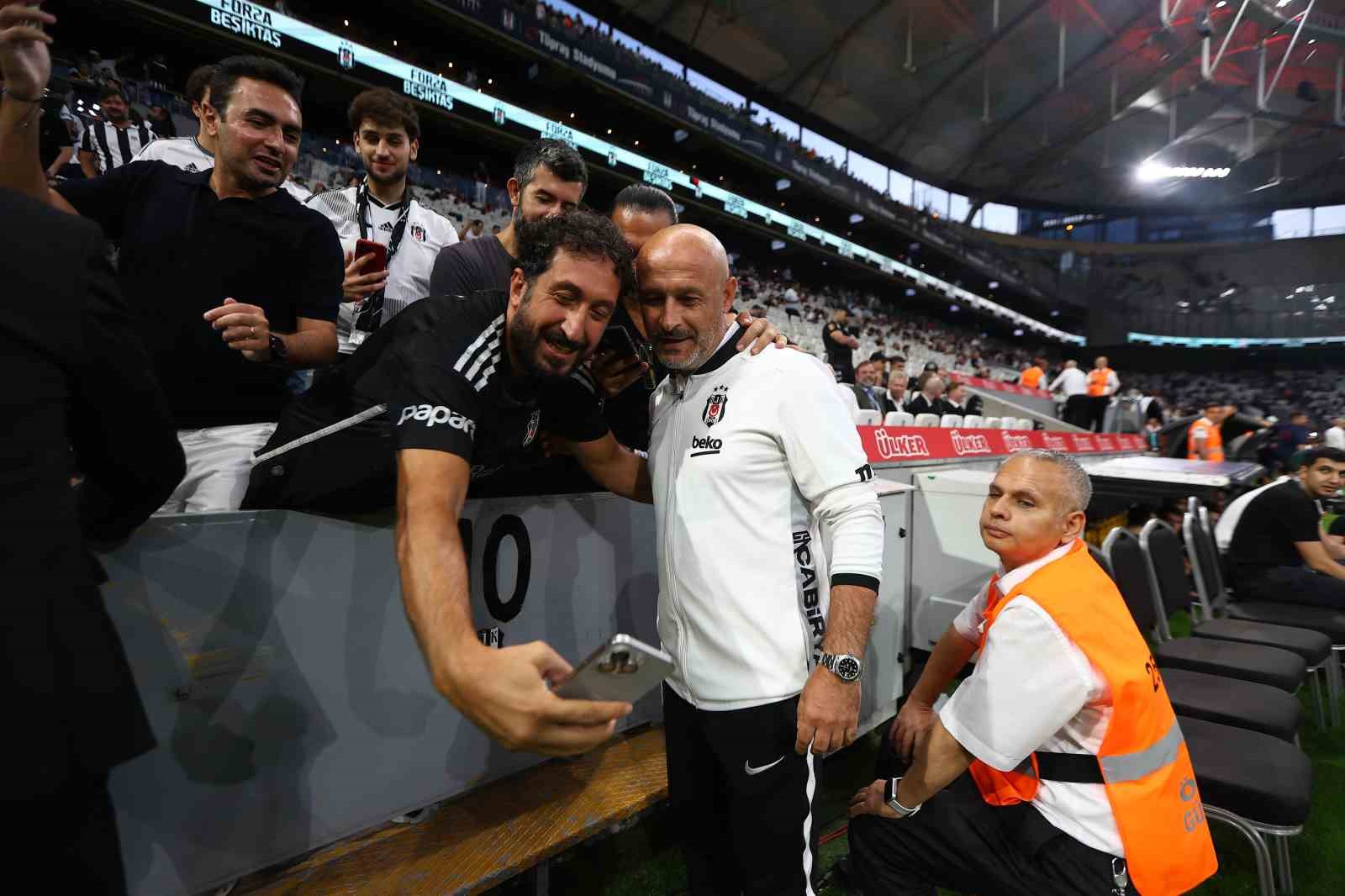 UEFA Avrupa Ligi: Beşiktaş: 0 - Midtjylland: 0 (Maç devam ediyor)