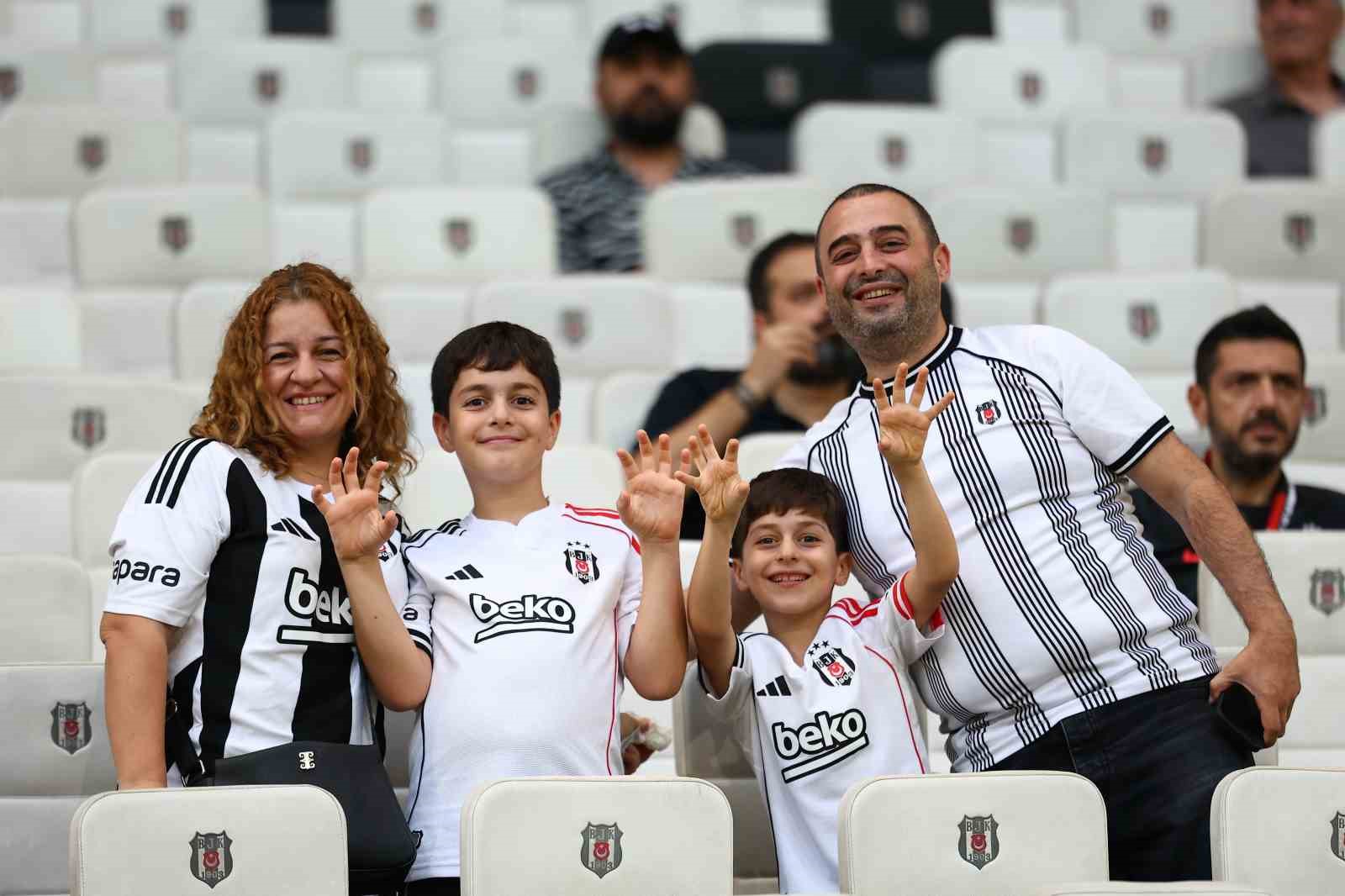 UEFA Avrupa Ligi: Beşiktaş: 0 - Midtjylland: 0 (Maç devam ediyor)