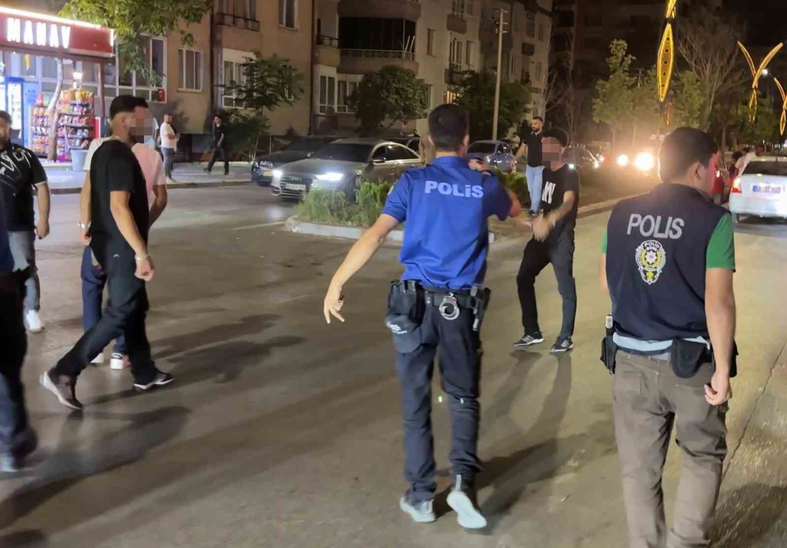 Polise direnip kaçtı, otopark girişinde böyle yakalandı