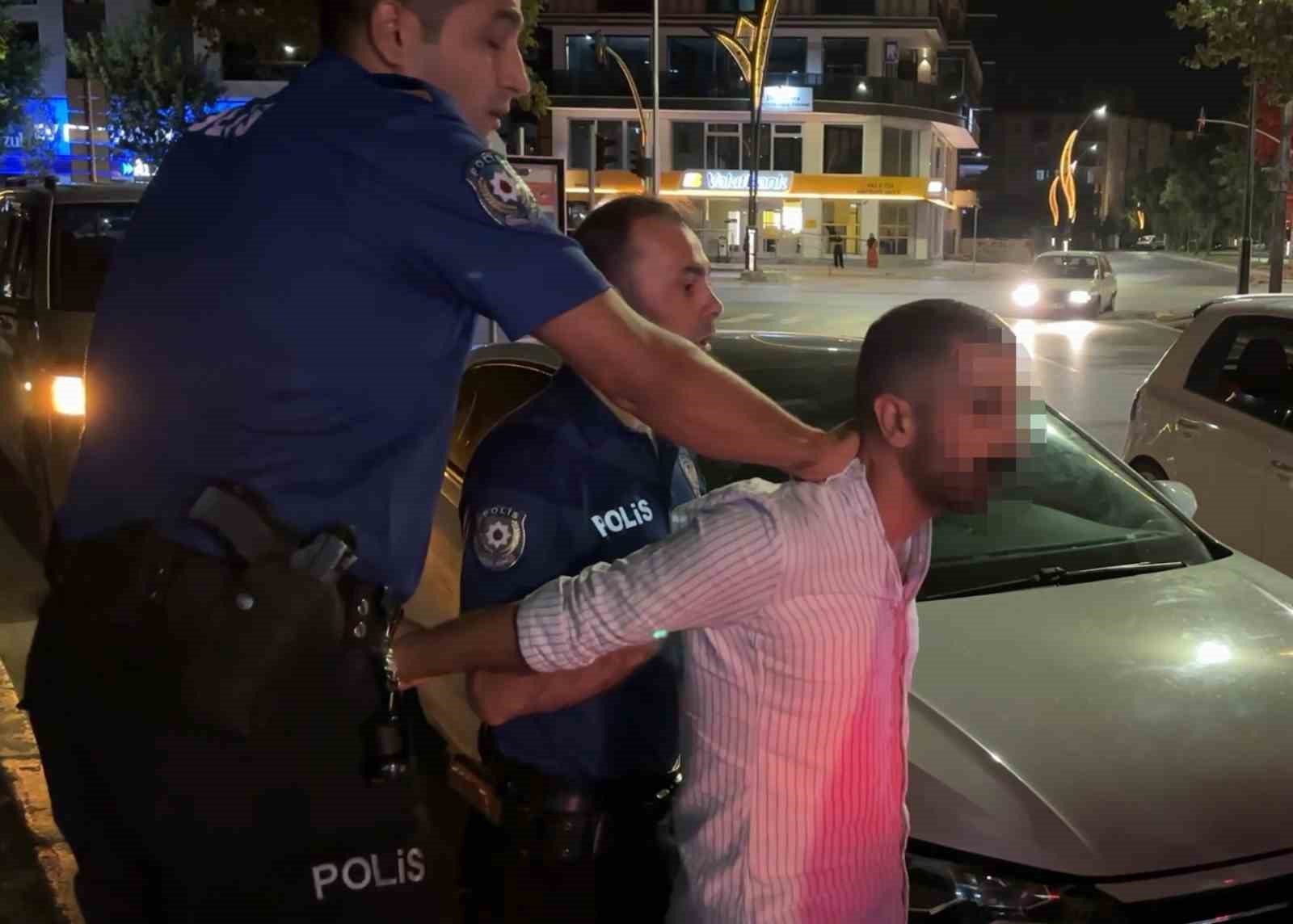 Polise direnip kaçtı, otopark girişinde böyle yakalandı