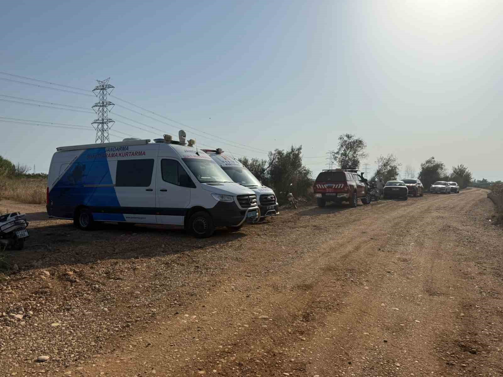 Haber alınamayan adamın sulama kanalı yanında bulunan motosiklet ve cep telefonu ekipleri harekete geçirdi