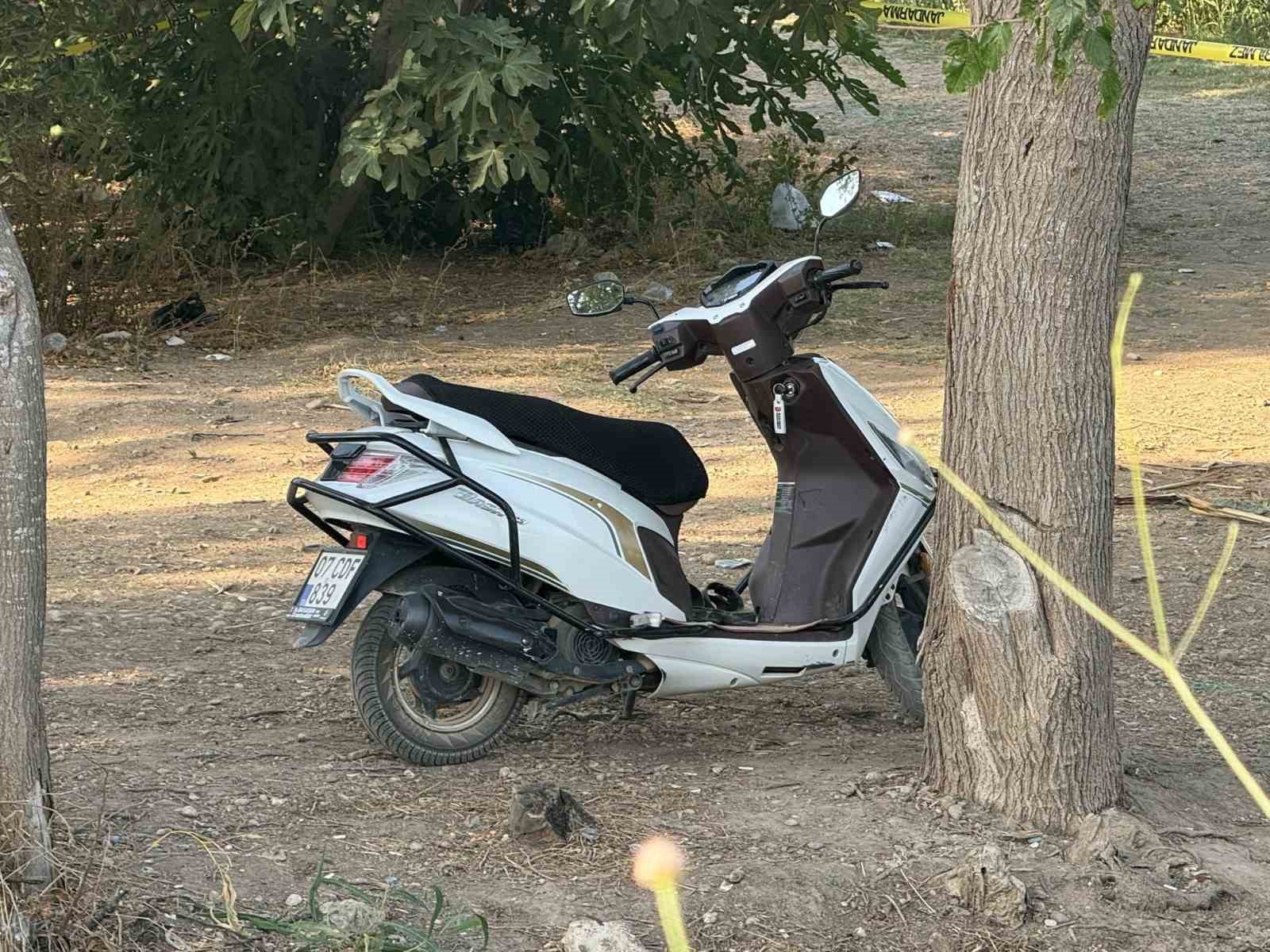 Haber alınamayan adamın sulama kanalı yanında bulunan motosiklet ve cep telefonu ekipleri harekete geçirdi