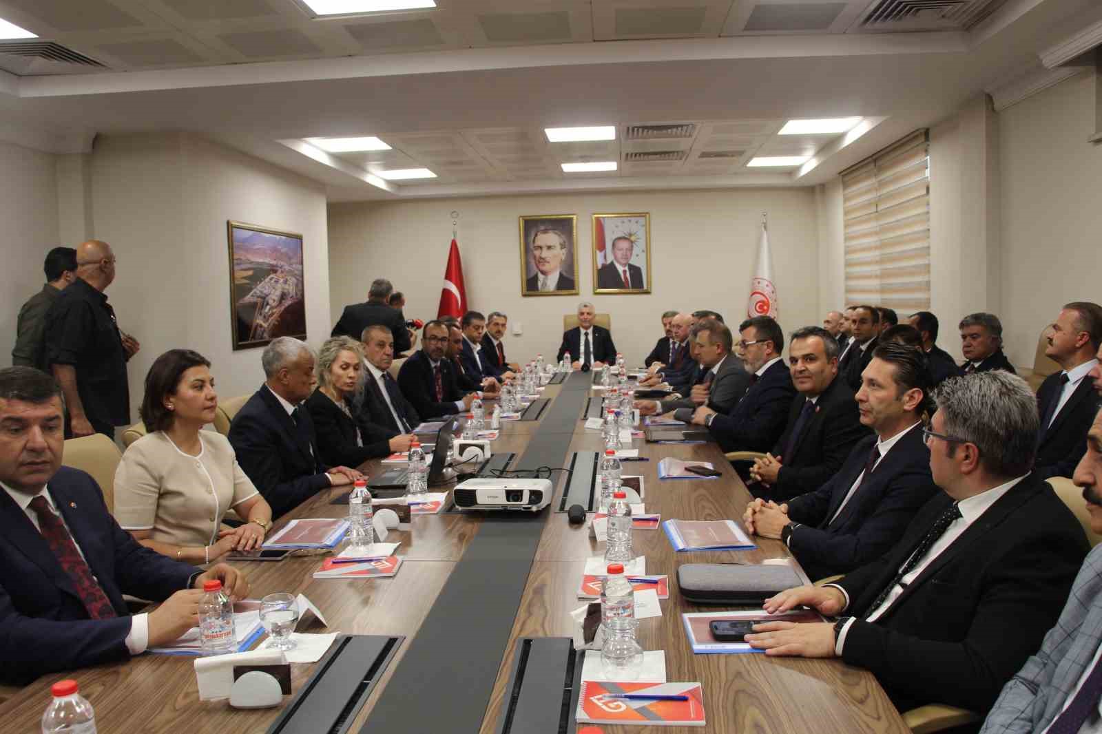 Bakan Bolat: "Habur, Türkiye’nin Orta Doğu’ya açılan en kritik ihracat kapısı"