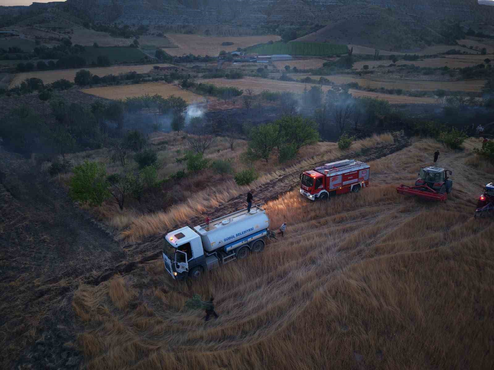 Ankara’da aracın alev alması ile çıkan yangın söndürüldü