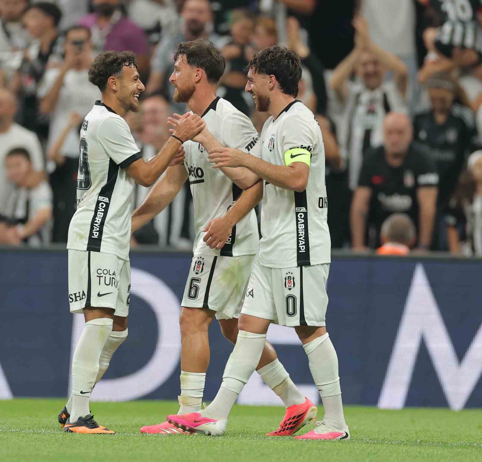 UEFA Avrupa Ligi: Beşiktaş: 1 - Midtjylland: 0 (İlk yarı)