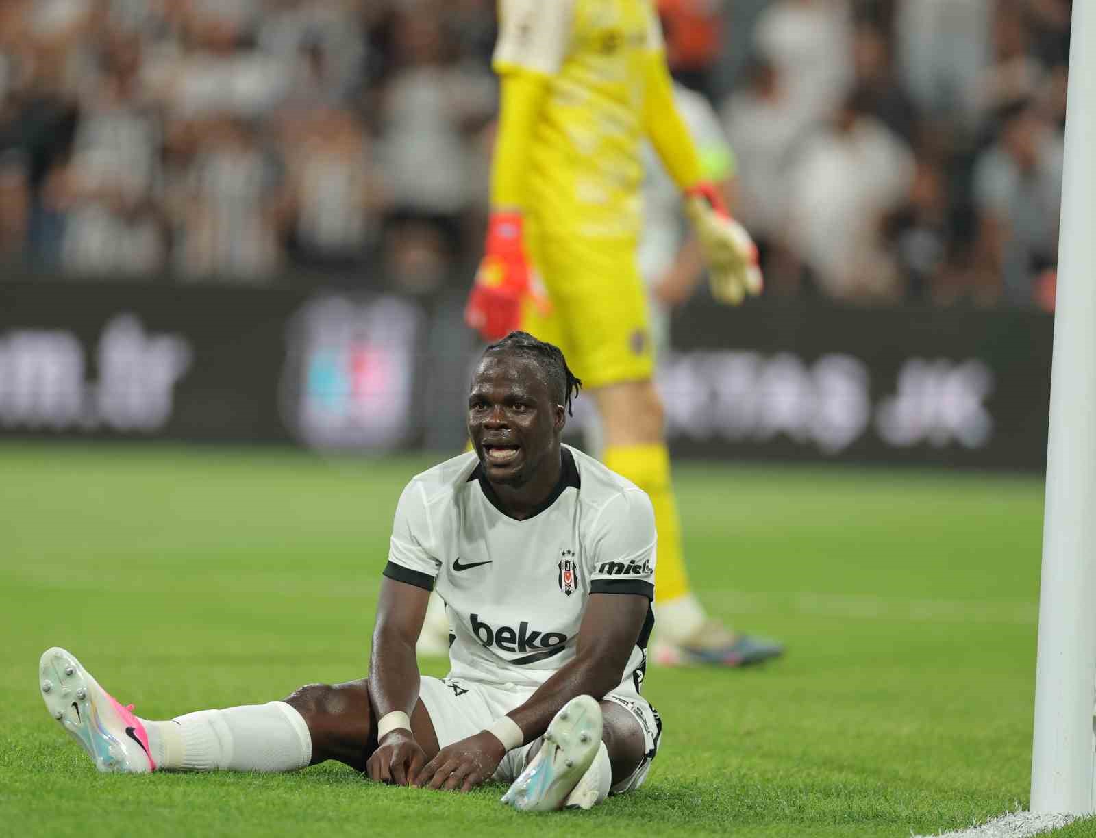 UEFA Avrupa Ligi: Beşiktaş: 1 - Midtjylland: 0 (İlk yarı)