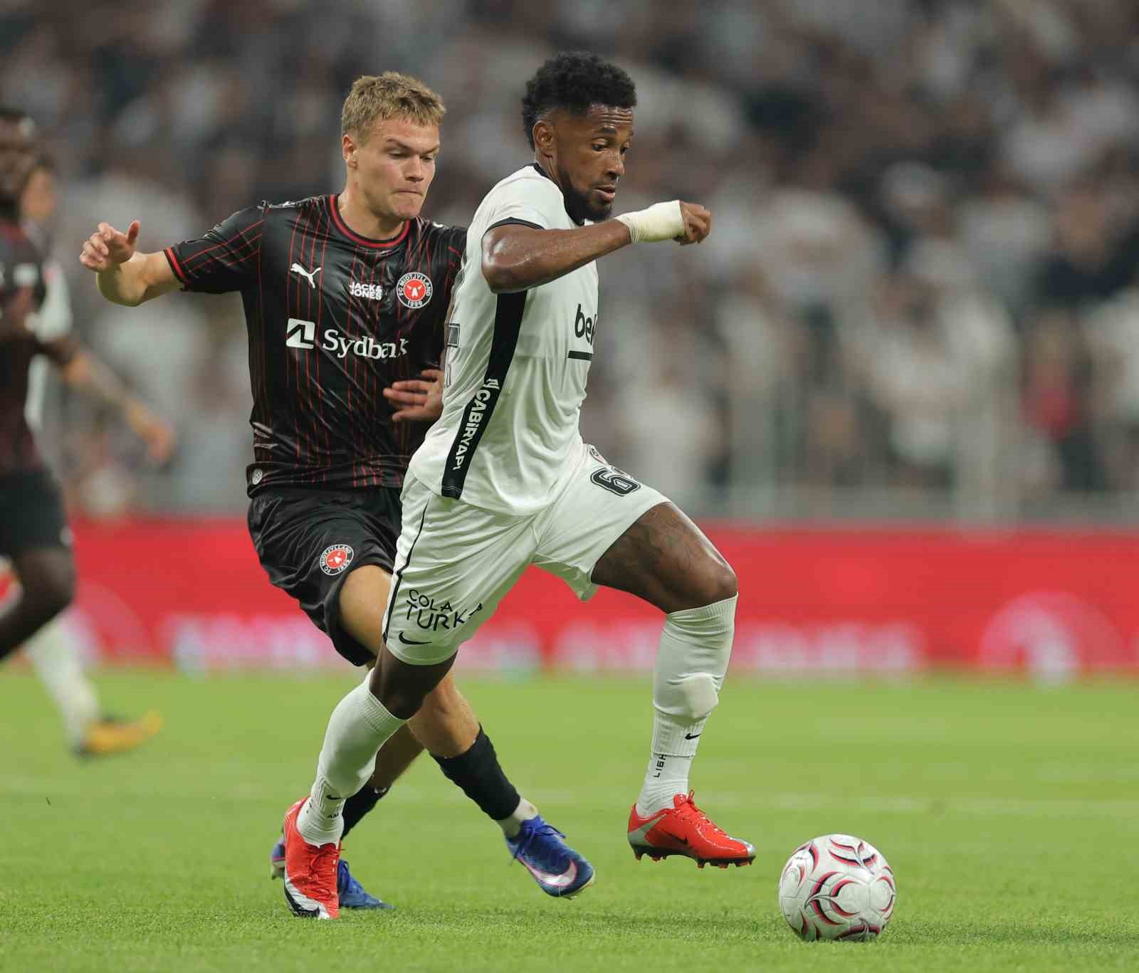 UEFA Avrupa Ligi: Beşiktaş: 1 - Midtjylland: 0 (İlk yarı)
