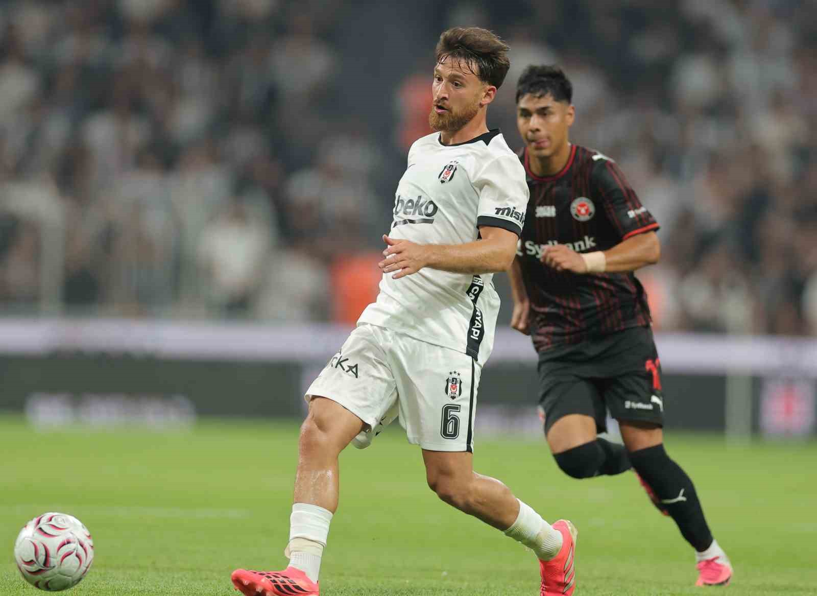 UEFA Avrupa Ligi: Beşiktaş: 1 - Midtjylland: 0 (İlk yarı)