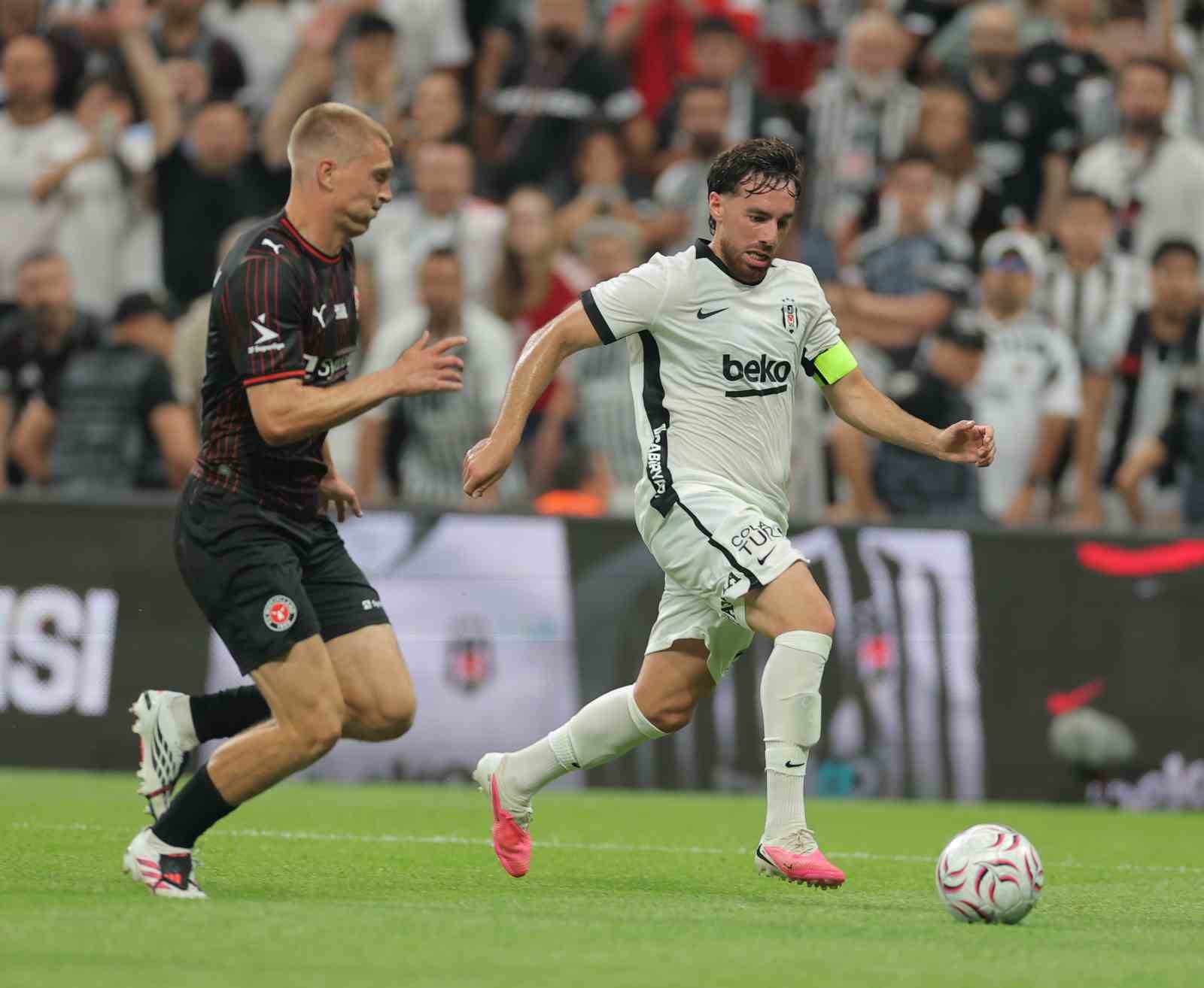 UEFA Avrupa Ligi: Beşiktaş: 1 - Midtjylland: 0 (İlk yarı)