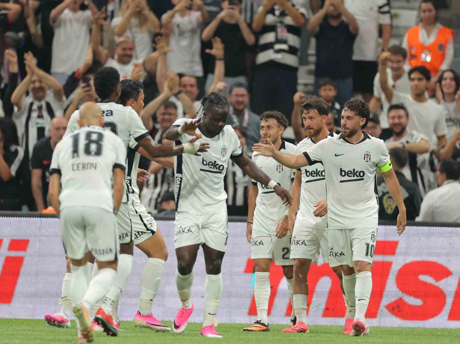 UEFA Avrupa Ligi: Beşiktaş: 1 - Midtjylland: 0 (İlk yarı)