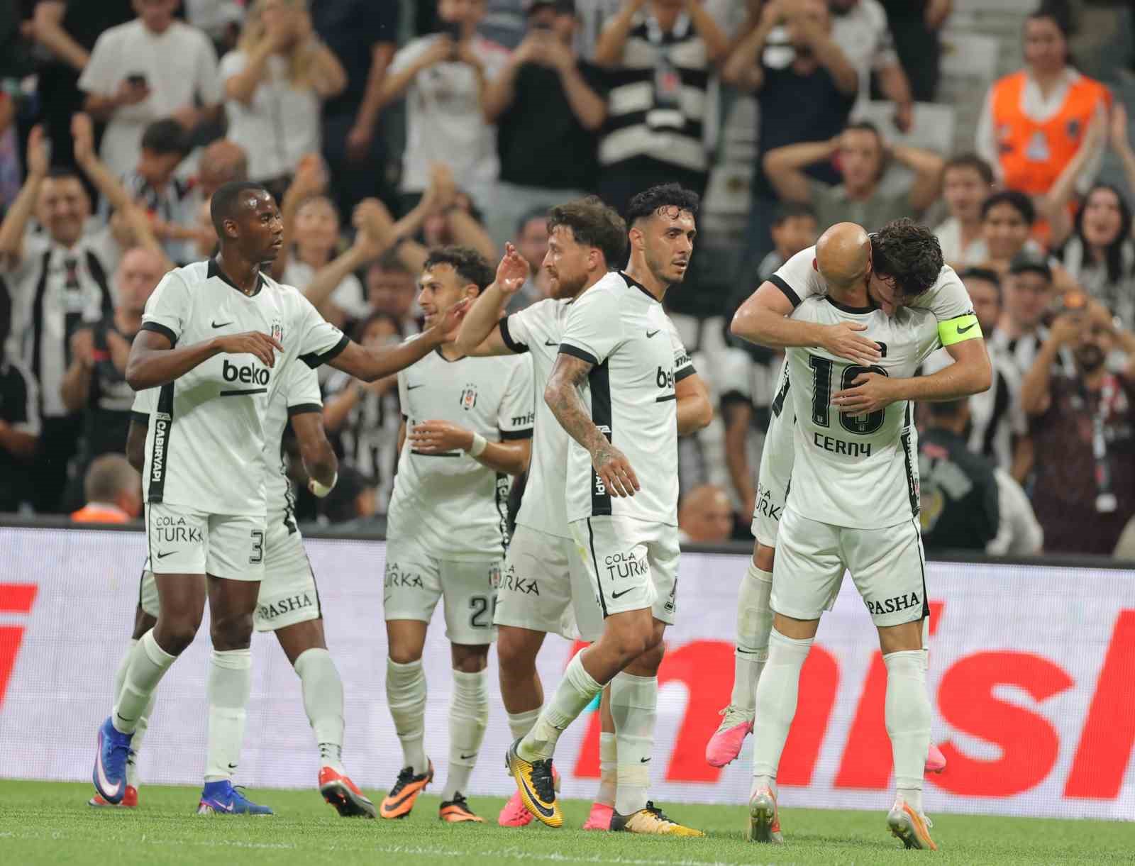 UEFA Avrupa Ligi: Beşiktaş: 1 - Midtjylland: 0 (İlk yarı)