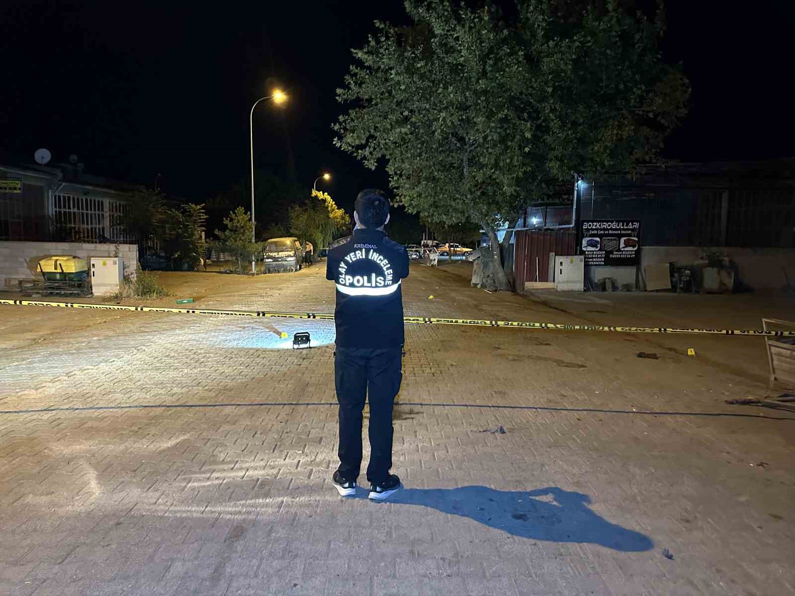 Uşak’ta iki esnaf arasındaki tartışma silahlı kavgaya dönüştü: 13 yaralı