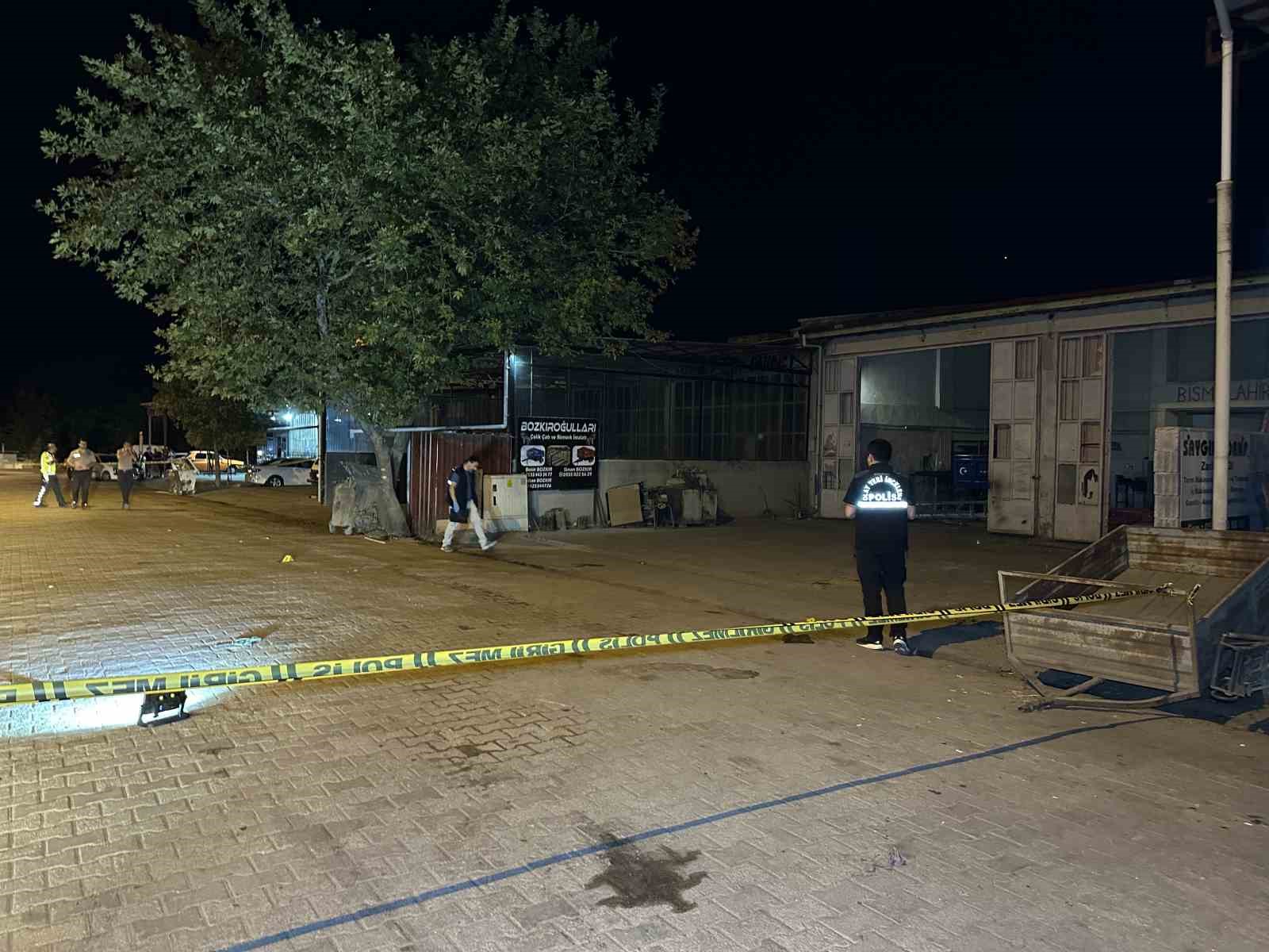 Uşak’ta iki esnaf arasındaki tartışma silahlı kavgaya dönüştü: 13 yaralı