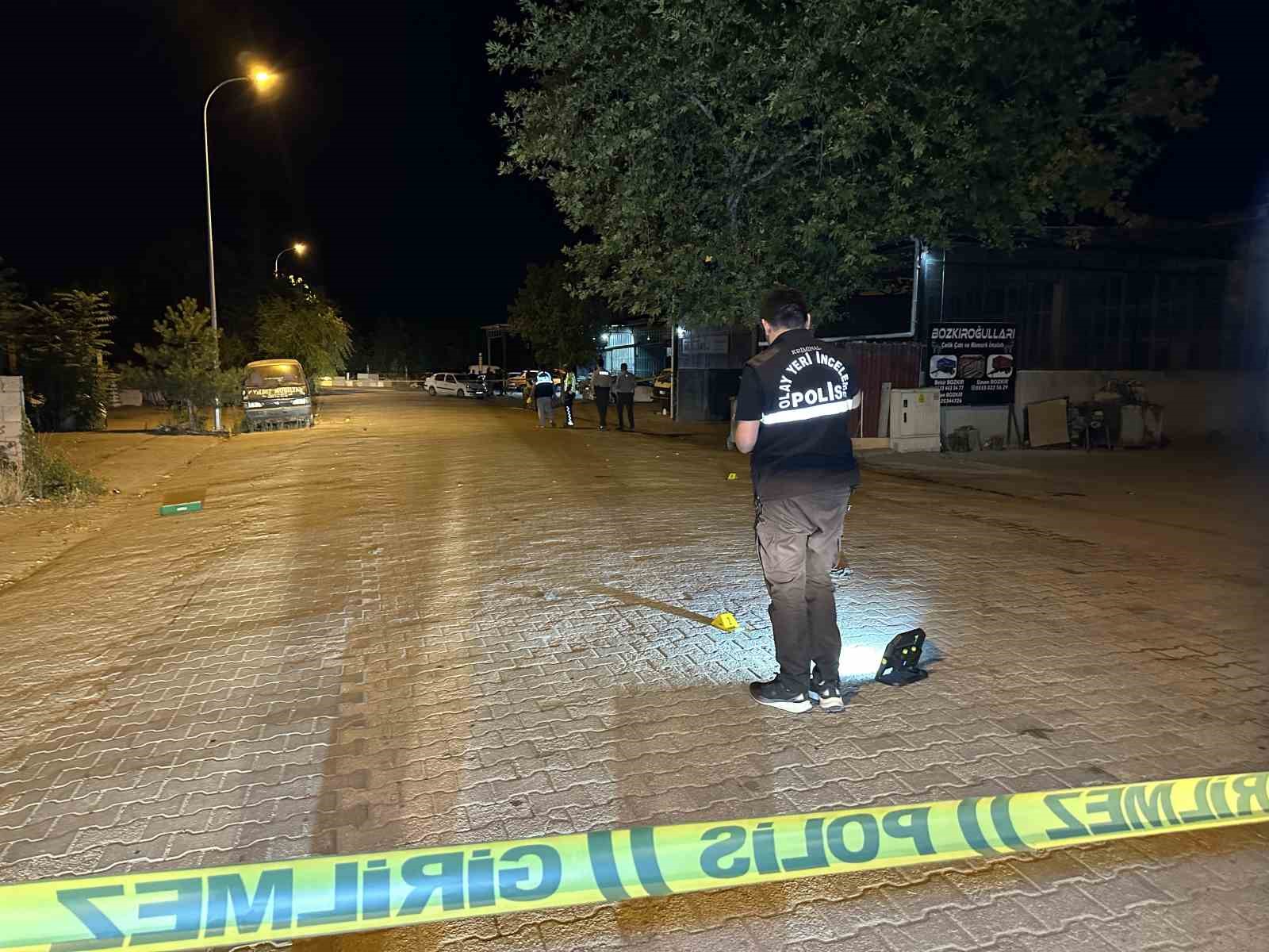 Uşak’ta iki esnaf arasındaki tartışma silahlı kavgaya dönüştü: 13 yaralı