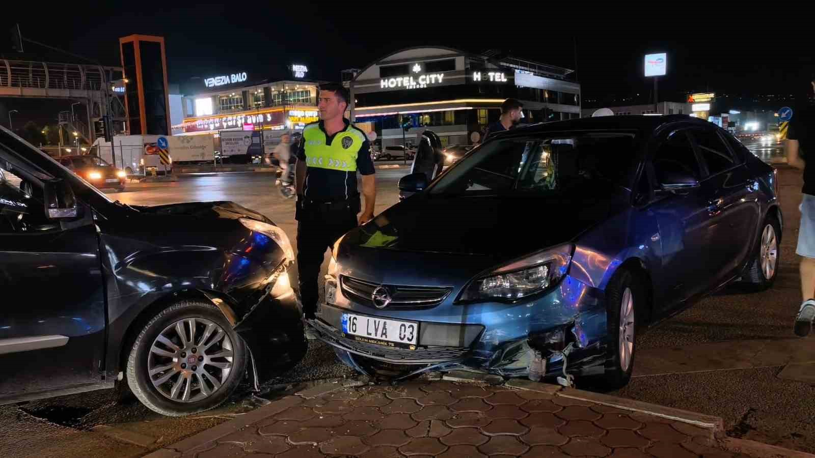 İnegöl’de zincirleme kaza: 5 yaralı