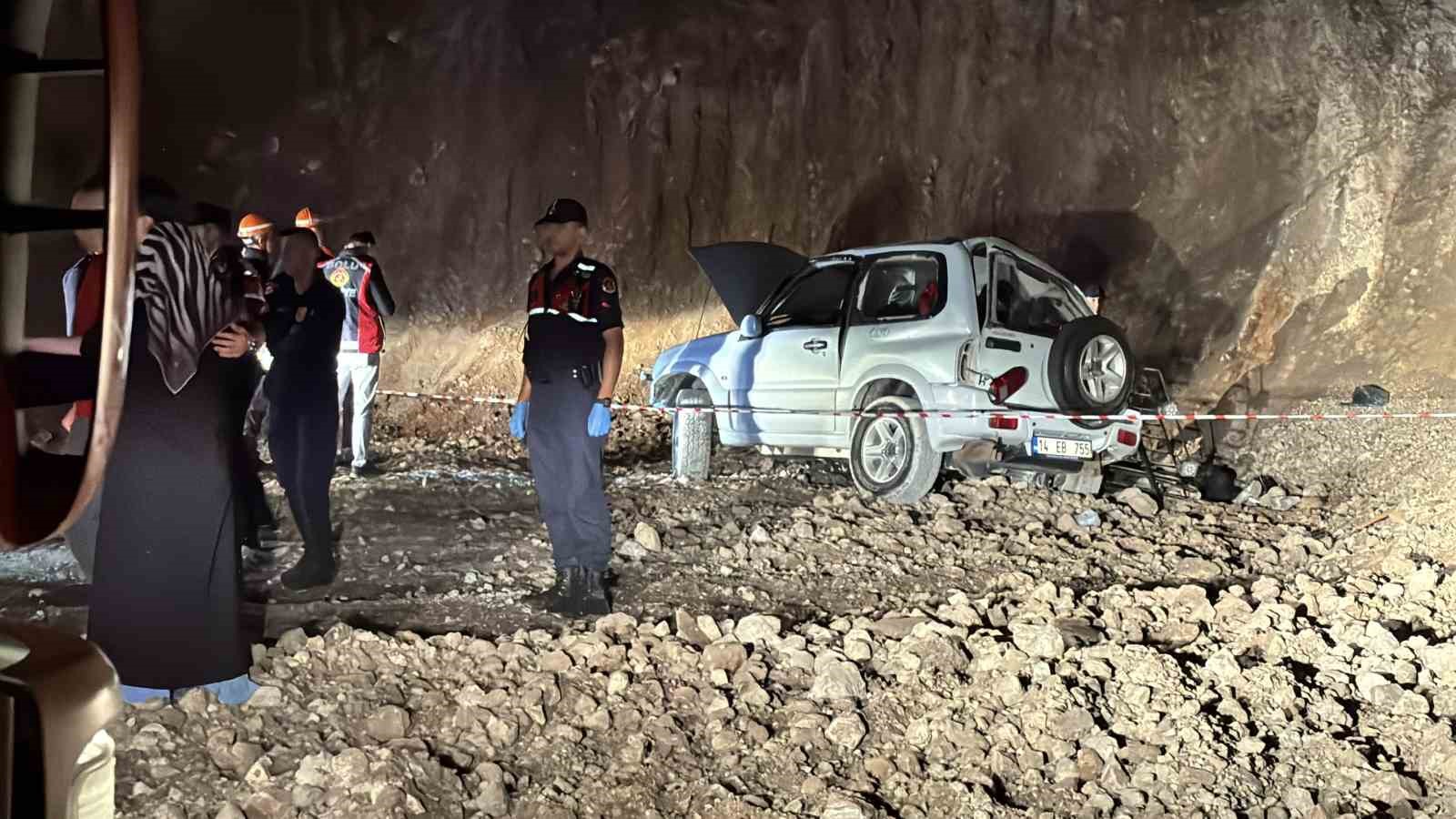 Bolu’da cip 15 metrelik uçurumdan uçtu: 2 sevgili hayatını kaybetti, 1 yaralı