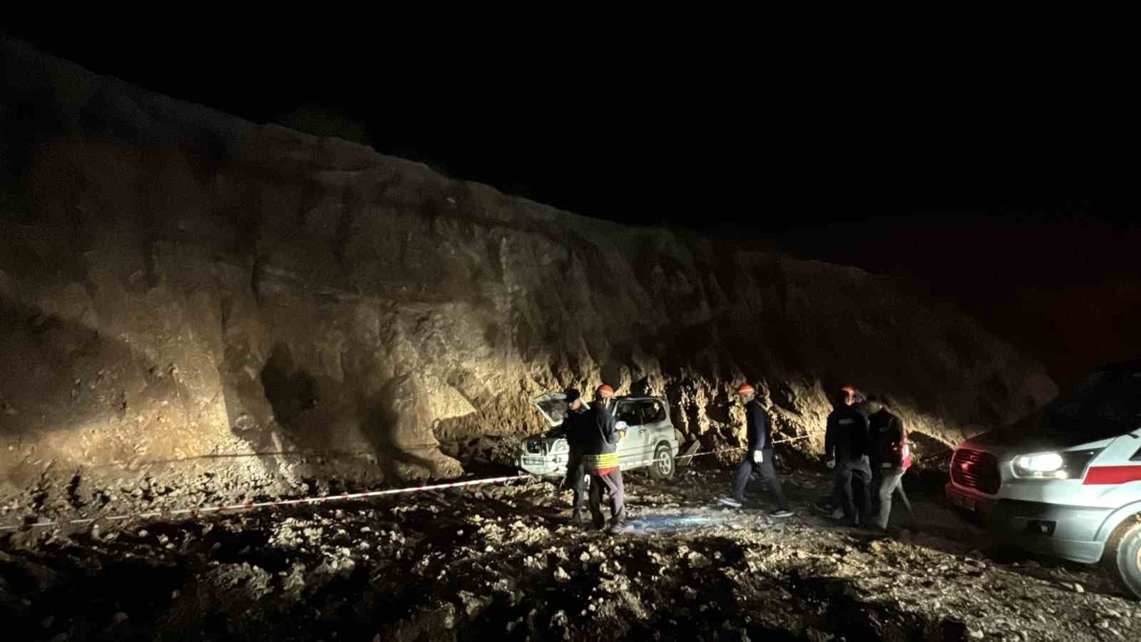 Bolu’da cip 15 metrelik uçurumdan uçtu: 2 sevgili hayatını kaybetti, 1 yaralı