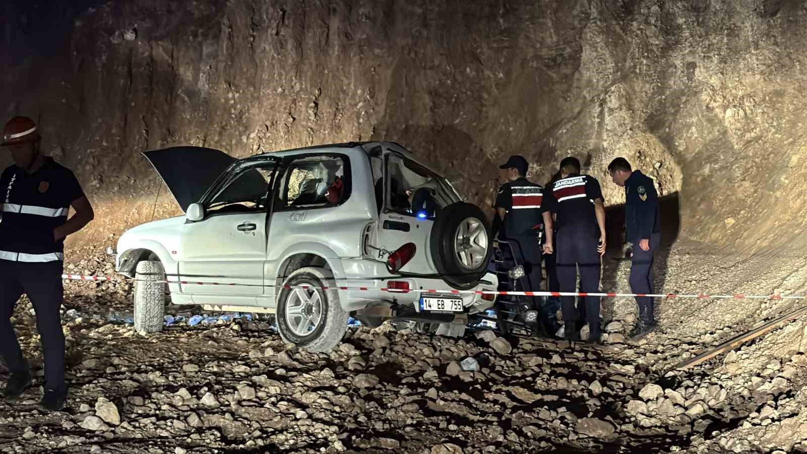 Bolu’da cip 15 metrelik uçurumdan uçtu: 2 sevgili hayatını kaybetti, 1 yaralı