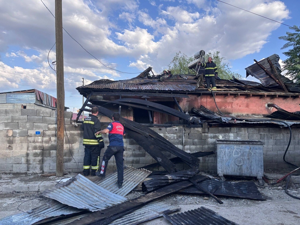 Erzincan’da ev yangını