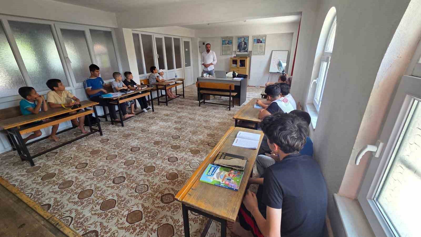Kuyucak’ta Yaz Kur’an Kursu öğrencilerine rehberlik seminerleri