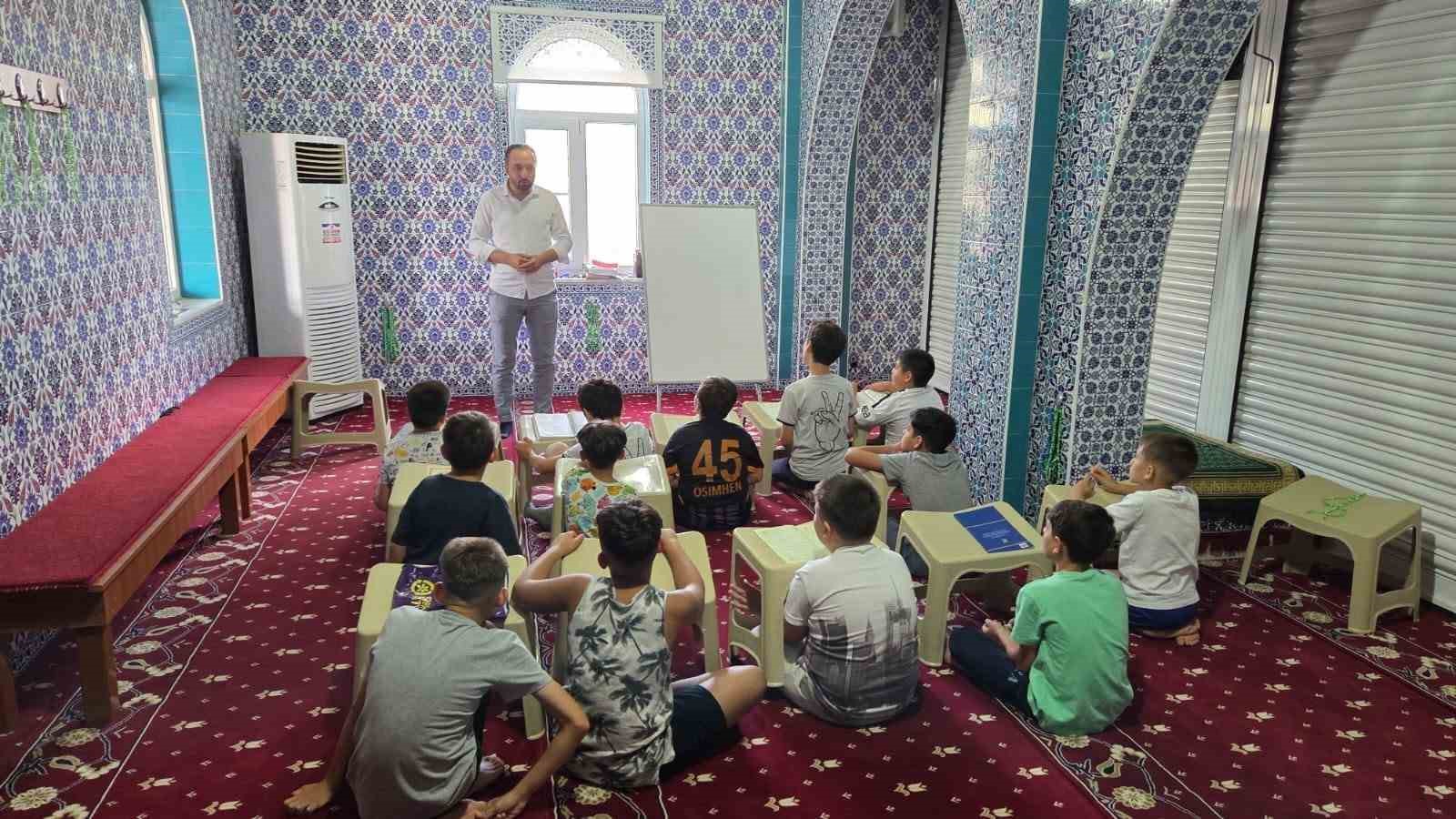 Kuyucak’ta Yaz Kur’an Kursu öğrencilerine rehberlik seminerleri