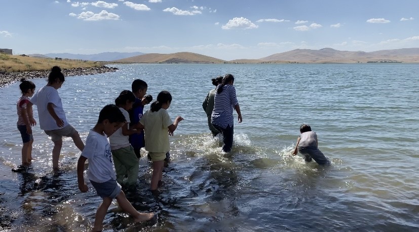 Ağrı’da kavurucu sıcakta tehlikeli serinlik: Çocuklar Patnos Barajı’na akın etti