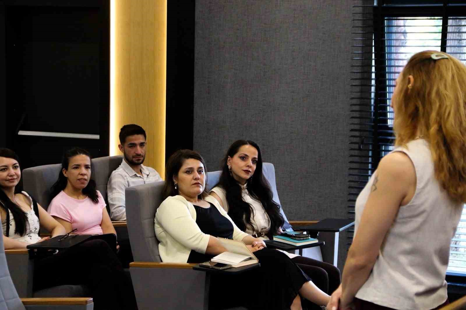 Kütahya OSB Akademi’de "Beden Dili ve Mikro Mimik" eğitimi düzenlendi