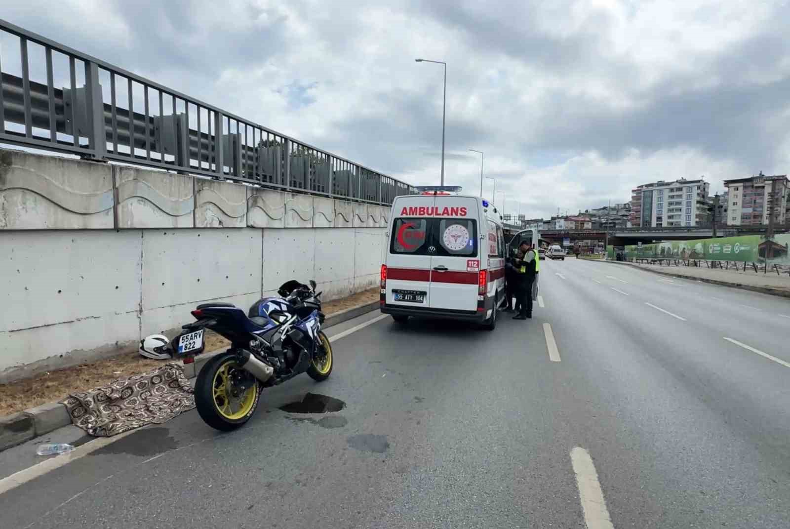 Samsun’da devrilen motosikletteki 2 kişi yaralandı