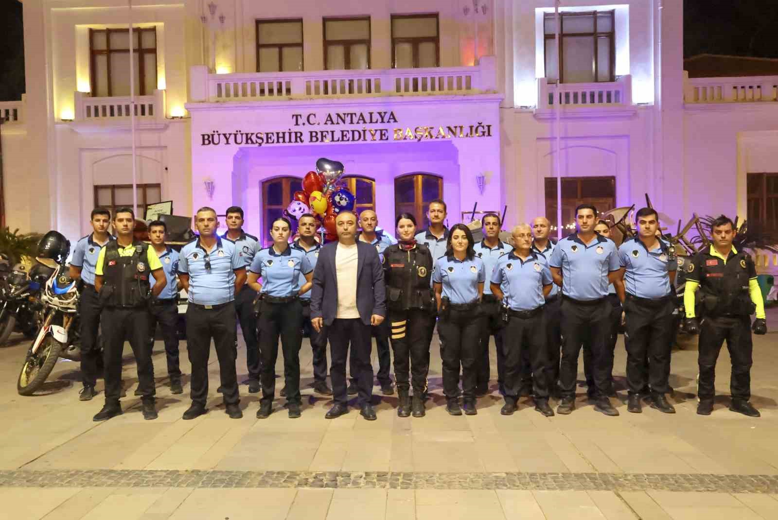 Büyükşehir zabıtasından kaldırım işgallerine sıkı denetim