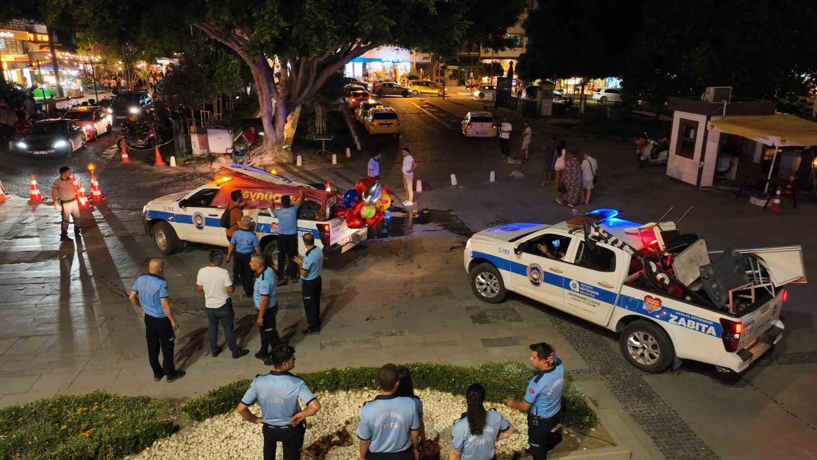 Büyükşehir zabıtasından kaldırım işgallerine sıkı denetim