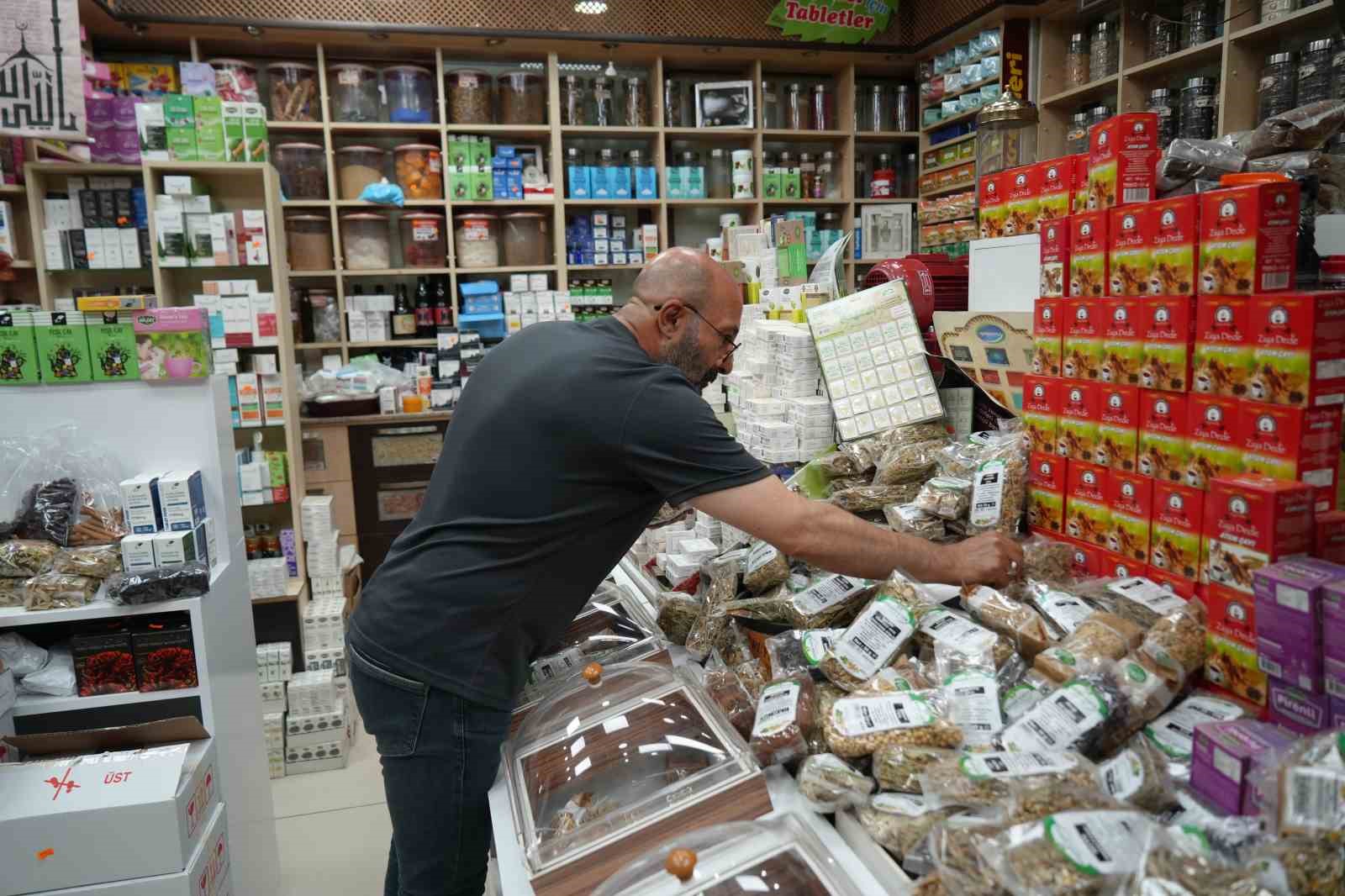 Yaz sıcaklarında serinleten bitki çaylarına ilgi arttı