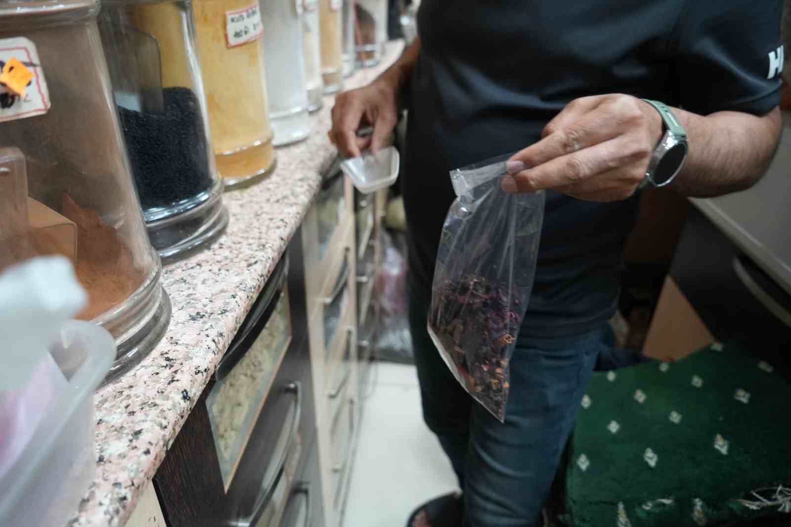 Yaz sıcaklarında serinleten bitki çaylarına ilgi arttı