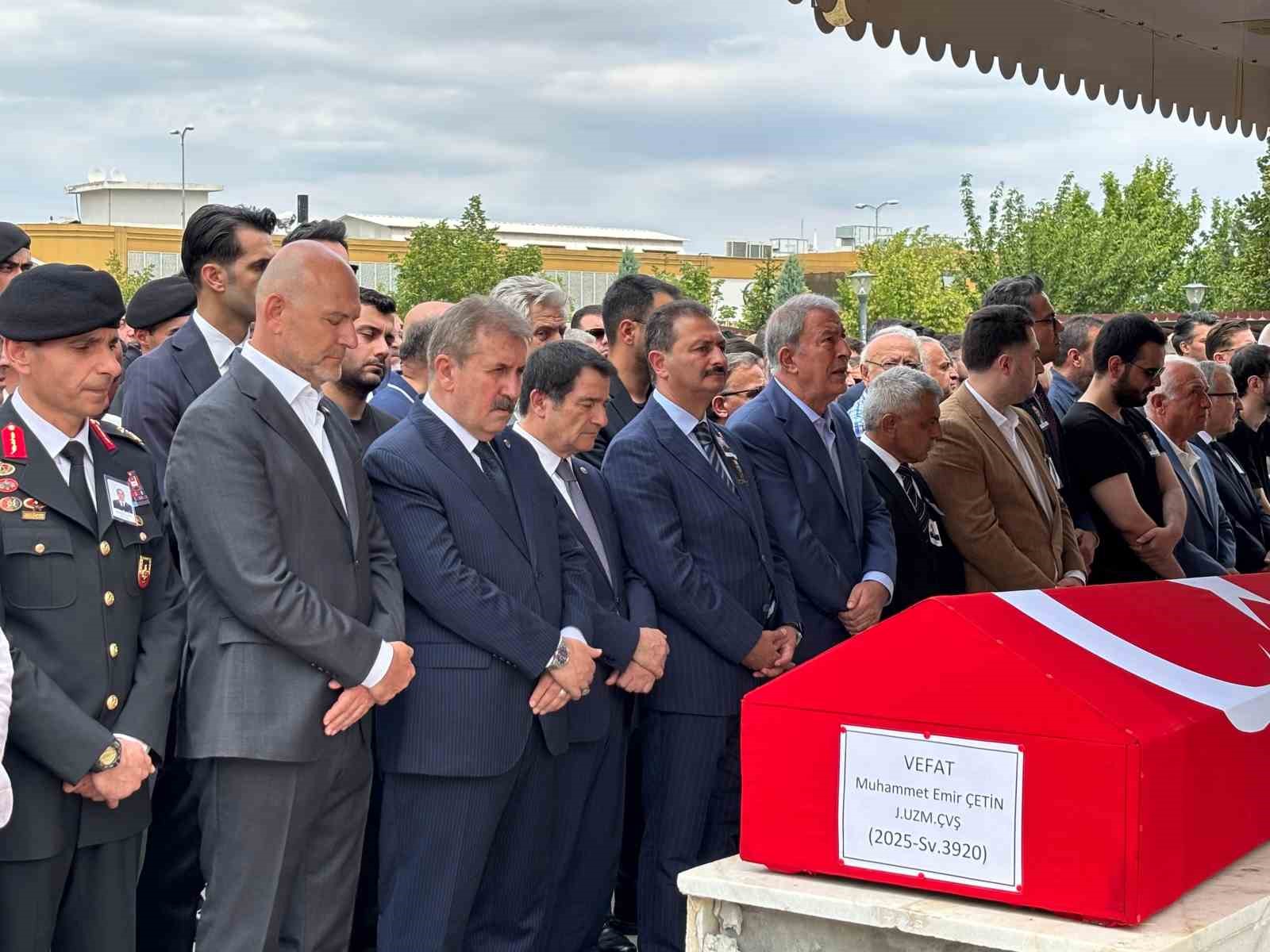 Motosiklet kazasında vefat eden Uzman Çavuş Çetin son yolculuğuna uğurlandı
