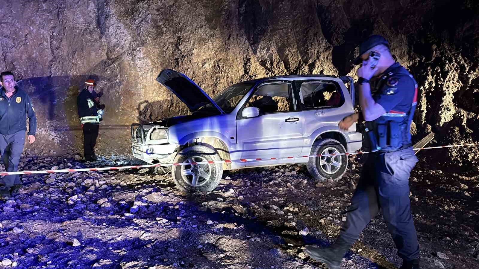 Bolu’da uçuruma yuvarlanan cipte hayatını kaybeden iki sevgili son yolculuklarına uğurlandı
