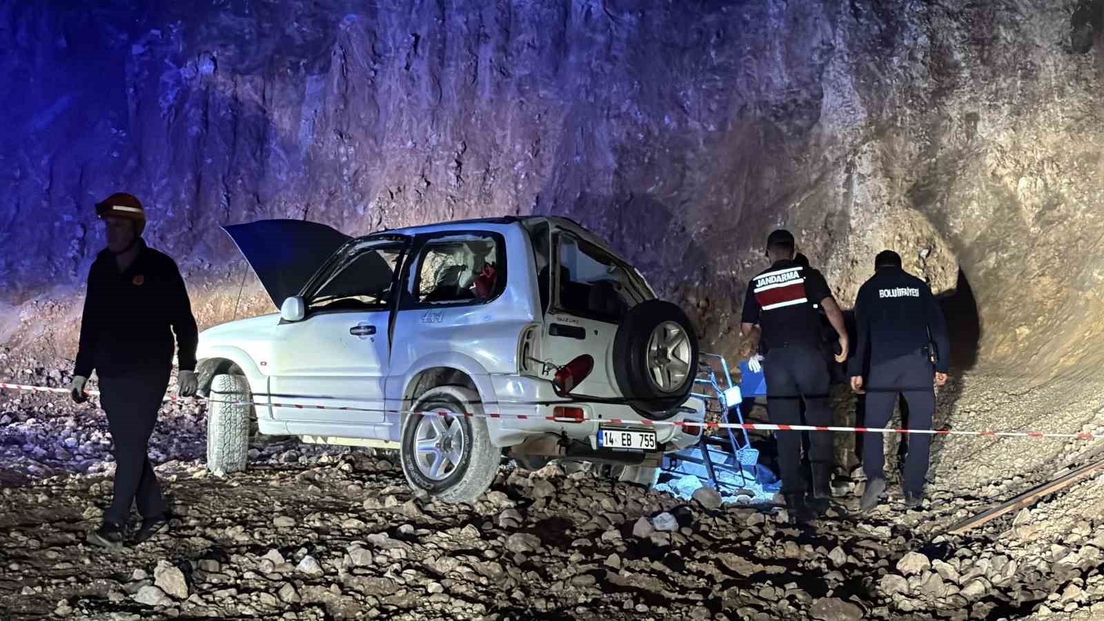 Bolu’da uçuruma yuvarlanan cipte hayatını kaybeden iki sevgili son yolculuklarına uğurlandı