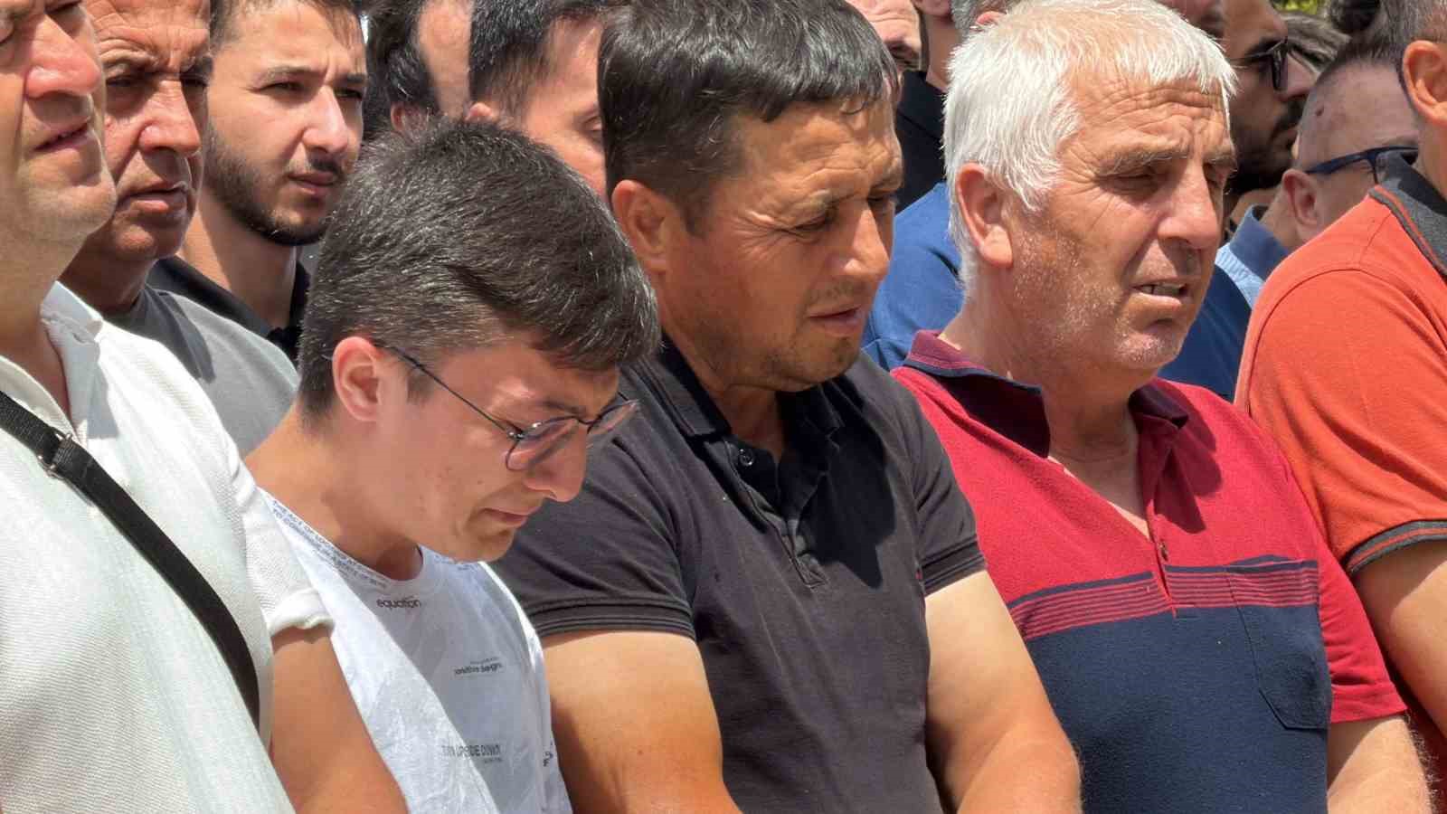 Bolu’da uçuruma yuvarlanan cipte hayatını kaybeden iki sevgili son yolculuklarına uğurlandı