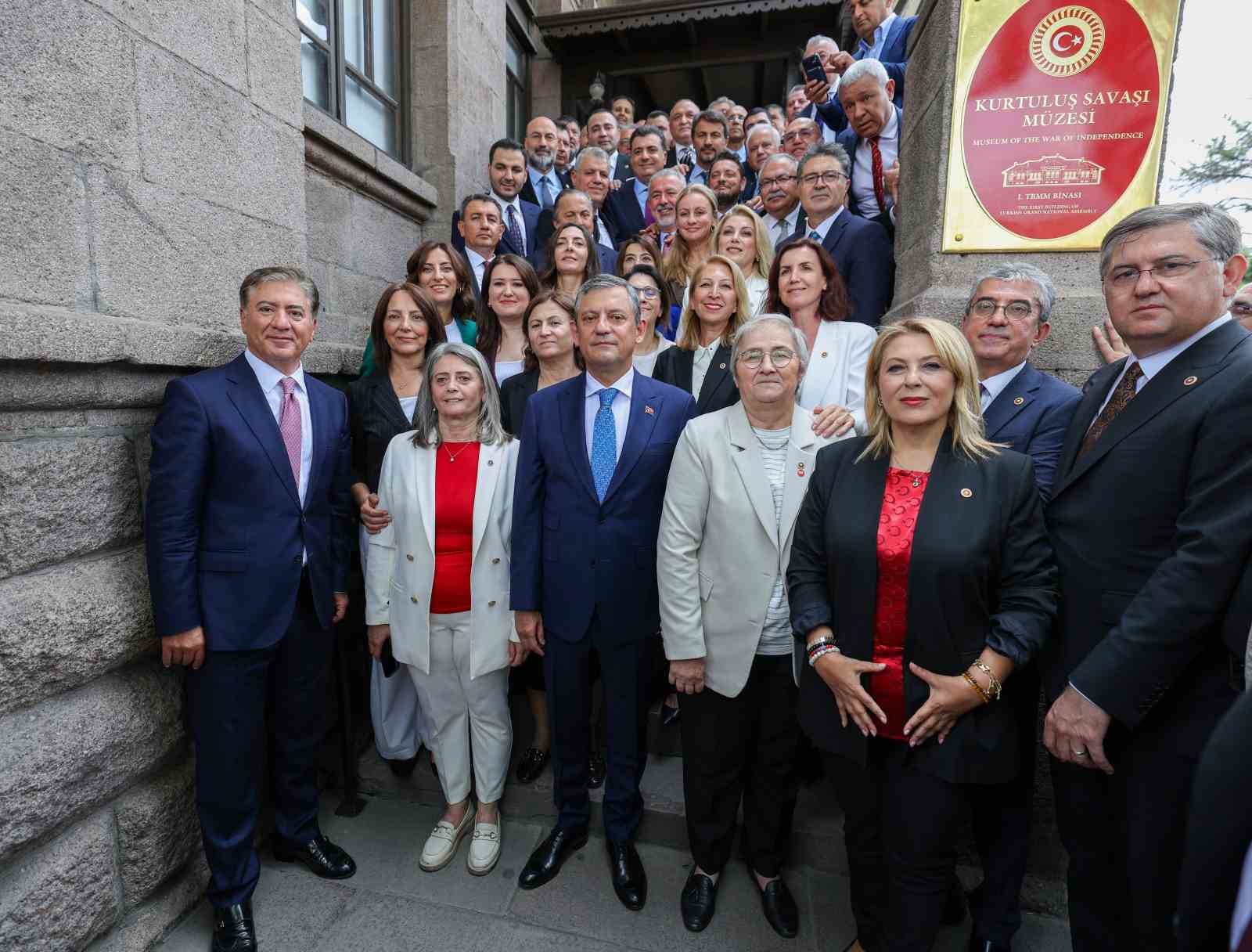 Özgür Özel: "YENİ Parti ilk kez ve son kez ana muhalefet partisi olarak bütçe çalışmalarına katılacak"