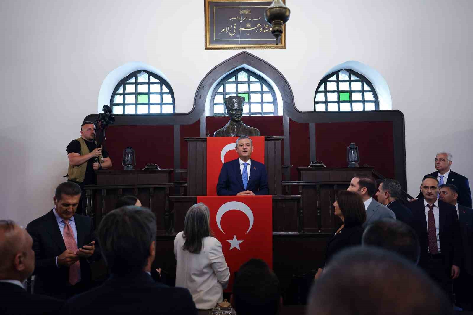 Özgür Özel: "YENİ Parti ilk kez ve son kez ana muhalefet partisi olarak bütçe çalışmalarına katılacak"