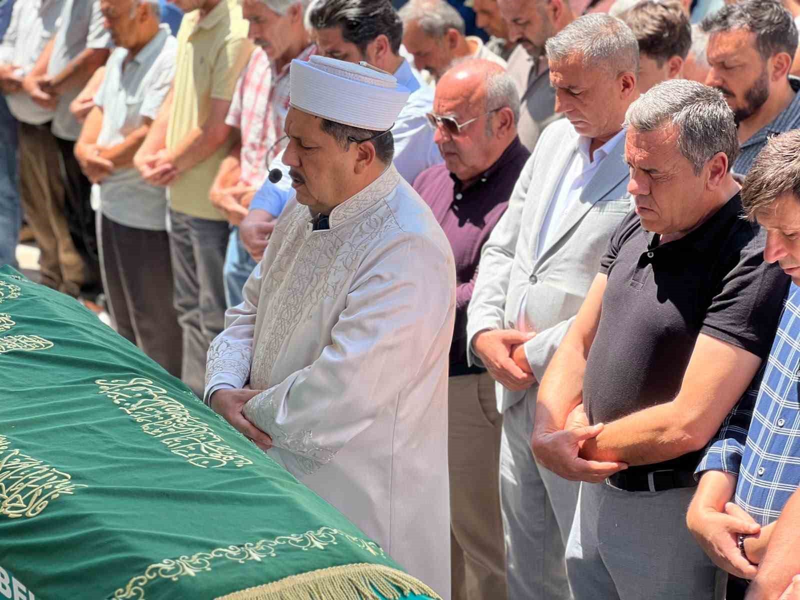 Manisa’daki feci kazada hayatını kaybeden 2 kişi defnedildi