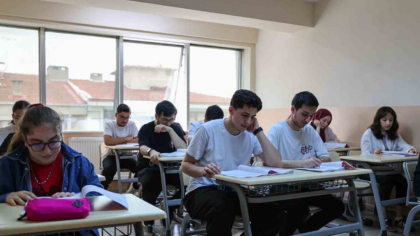 Esenler’de Mihmandar Akademi başarıya doymuyor