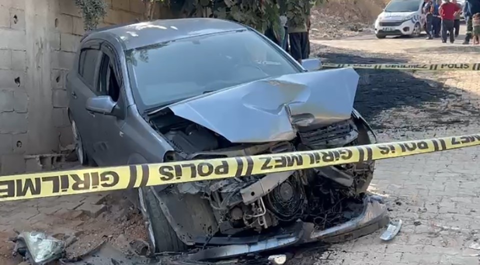 Yokuş aşağı inen otomobil iş makinesine çarptı: 1 ölü