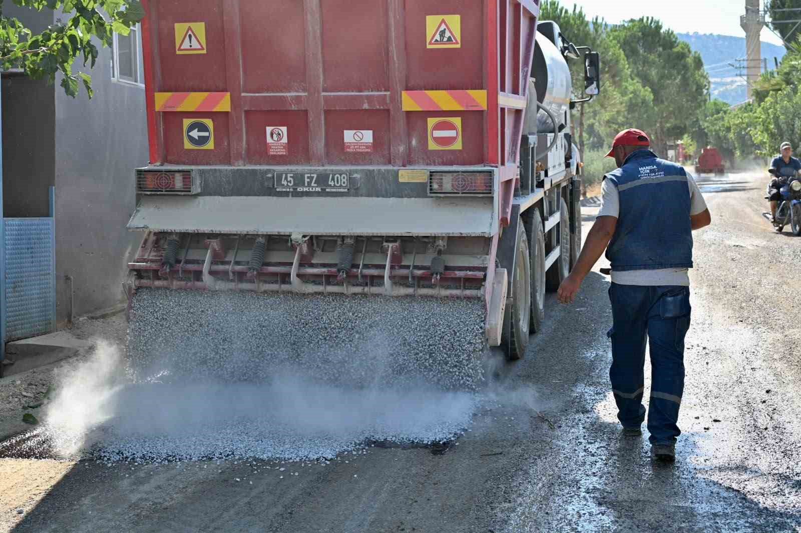 Alaşehir’de 3 mahalleyi rahatlatan asfalt hamlesi