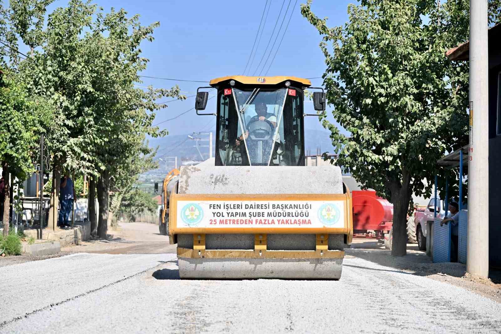 Alaşehir’de 3 mahalleyi rahatlatan asfalt hamlesi