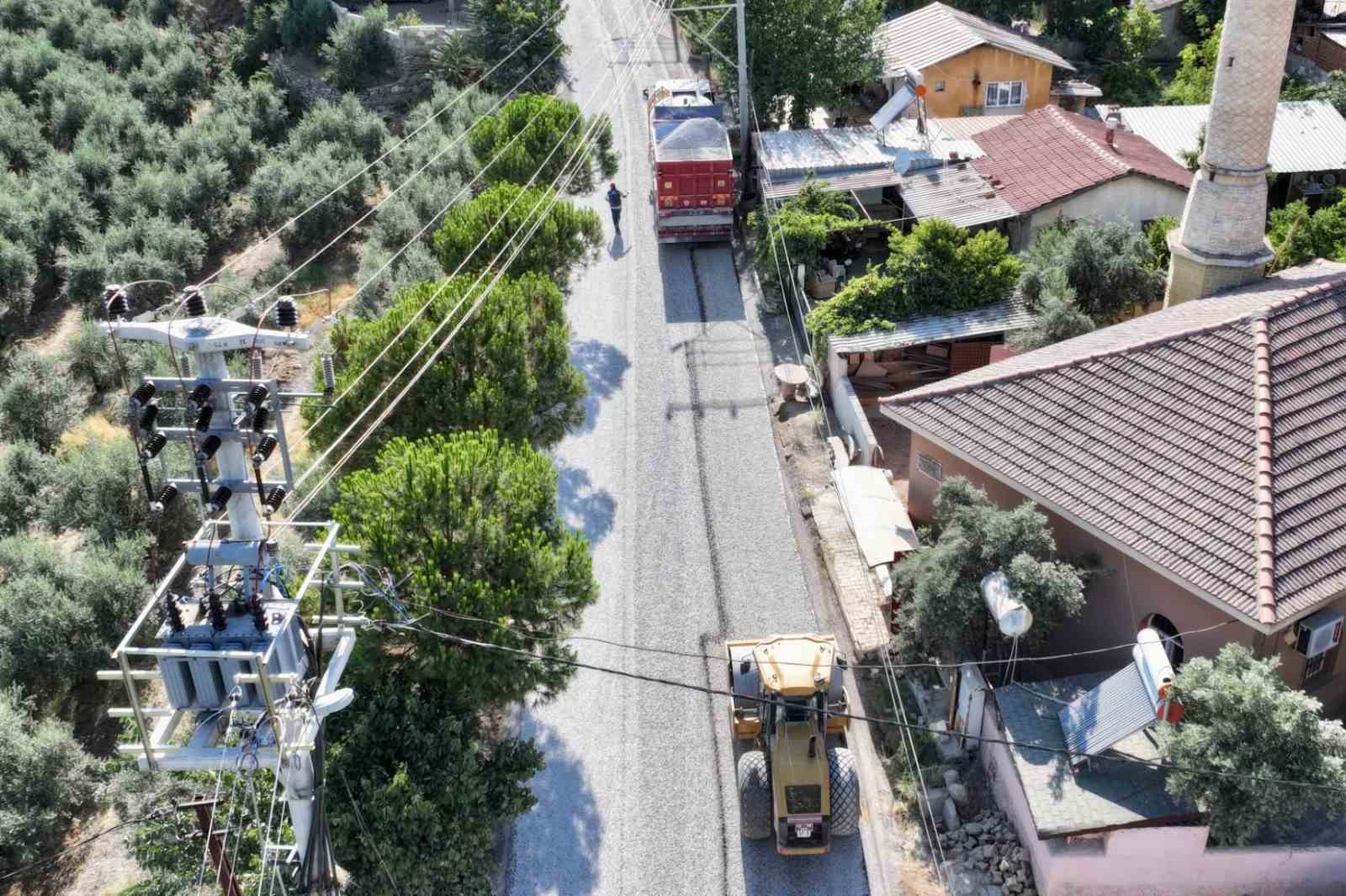 Alaşehir’de 3 mahalleyi rahatlatan asfalt hamlesi