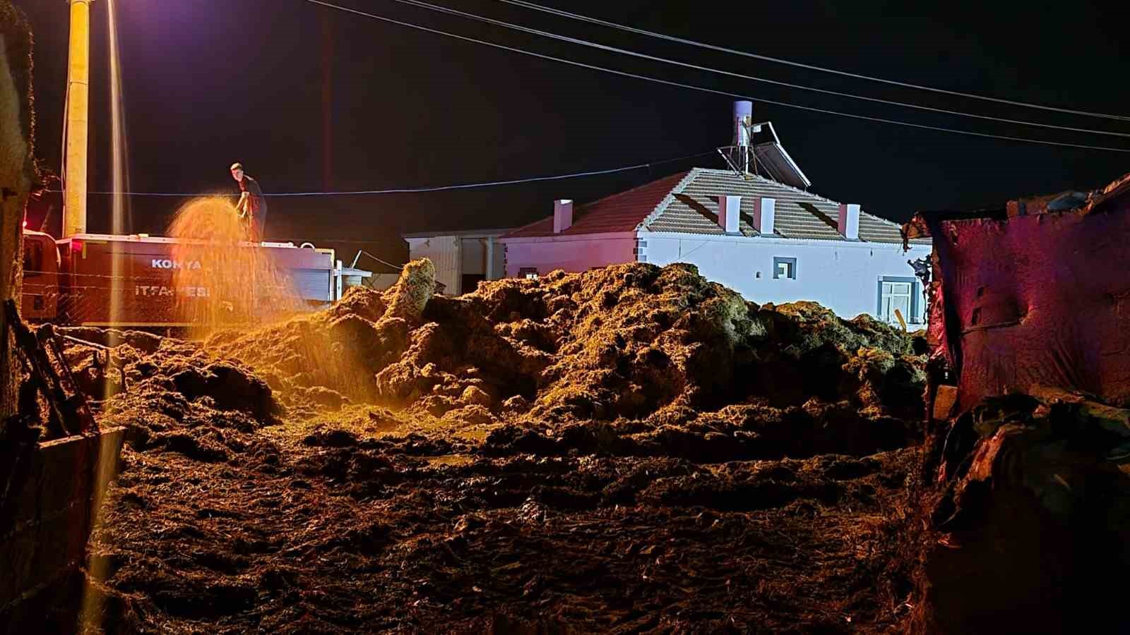 Karapınar’da 10 ton saman balyası yandı