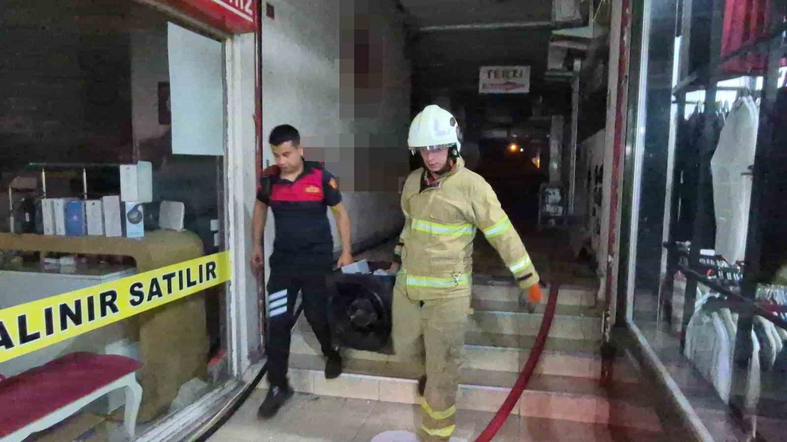 İş hanının tuvaletinde çıkan yangın paniğe neden oldu