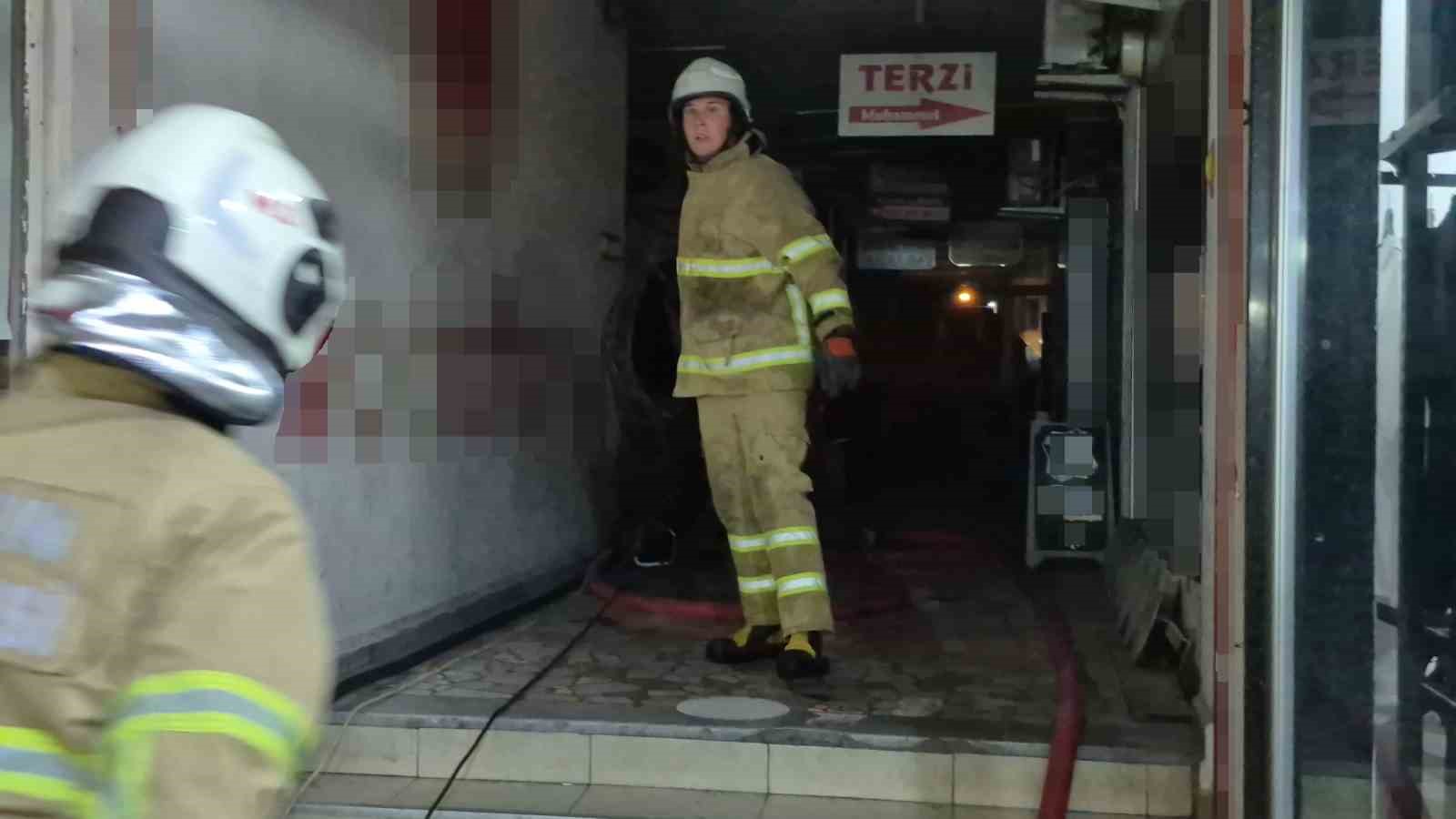 İş hanının tuvaletinde çıkan yangın paniğe neden oldu