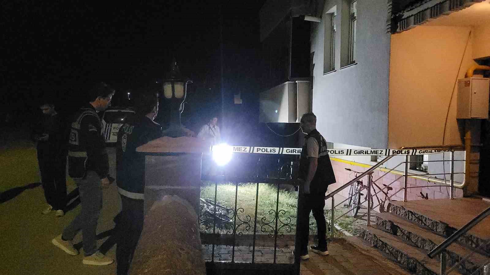 Balkondan düşen yaşlı adam hayatını kaybetti